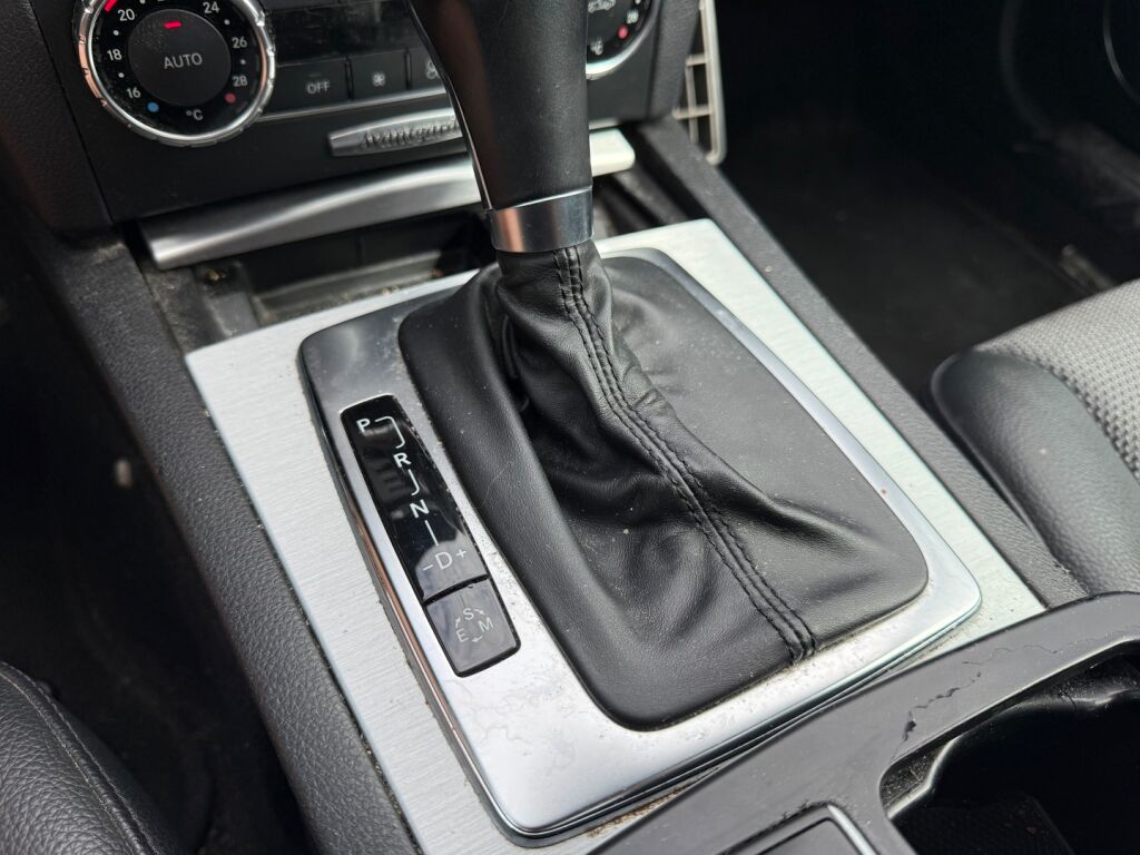 Mercedes-Benz C 2011 Valkoinen
