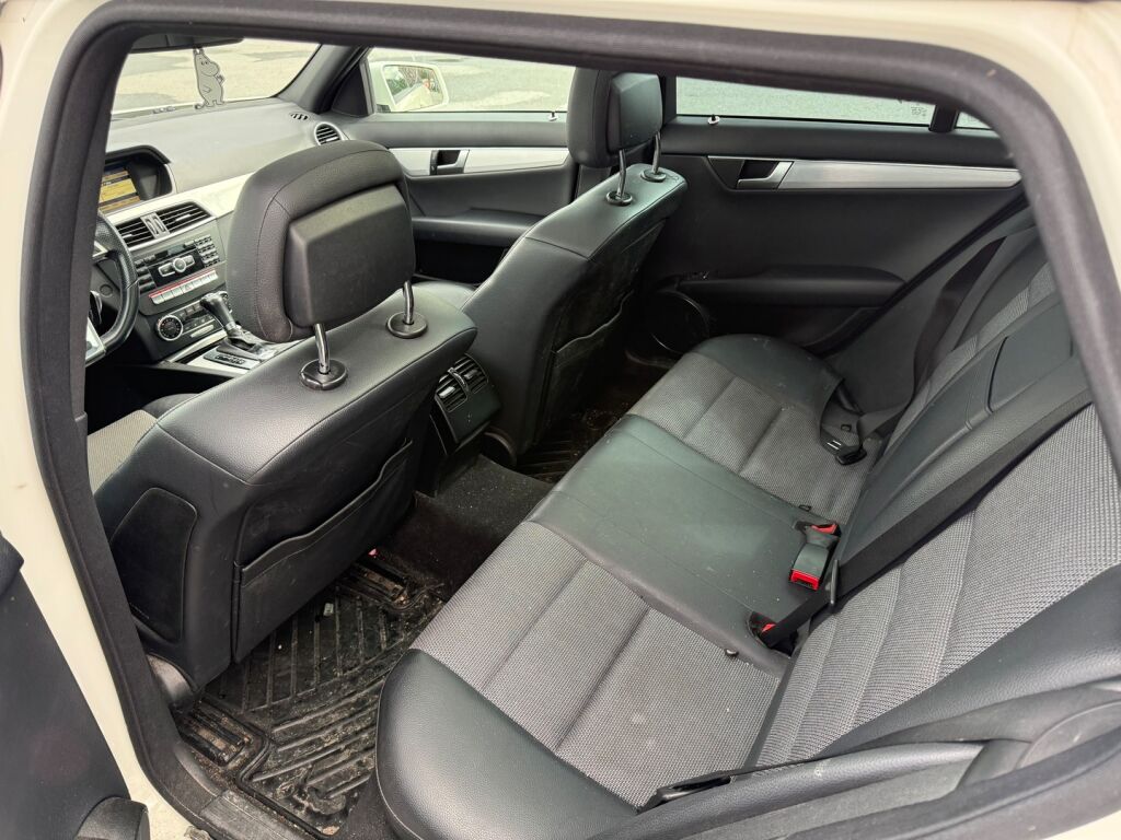 Mercedes-Benz C 2011 Valkoinen