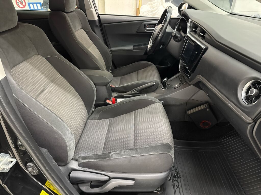 Toyota Auris 2018 Musta