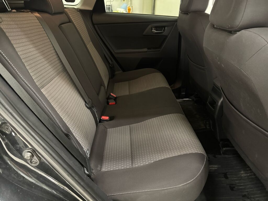 Toyota Auris 2018 Musta