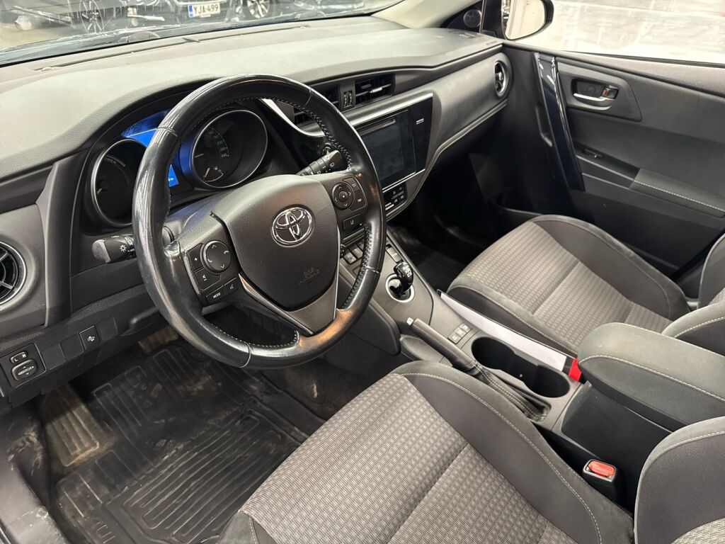 Toyota Auris 2018 Musta