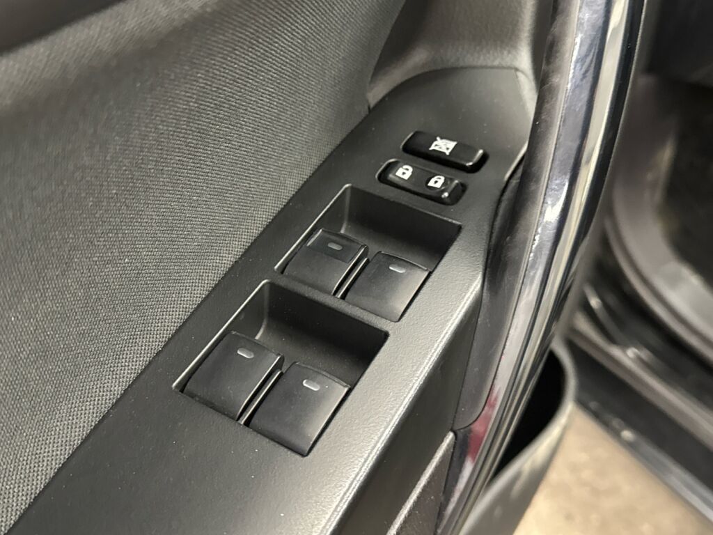 Toyota Auris 2018 Musta