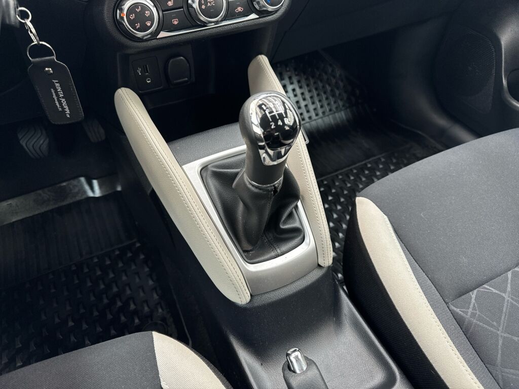 Nissan Micra 2018 Musta