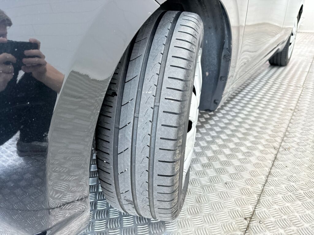 Nissan Micra 2018 Musta