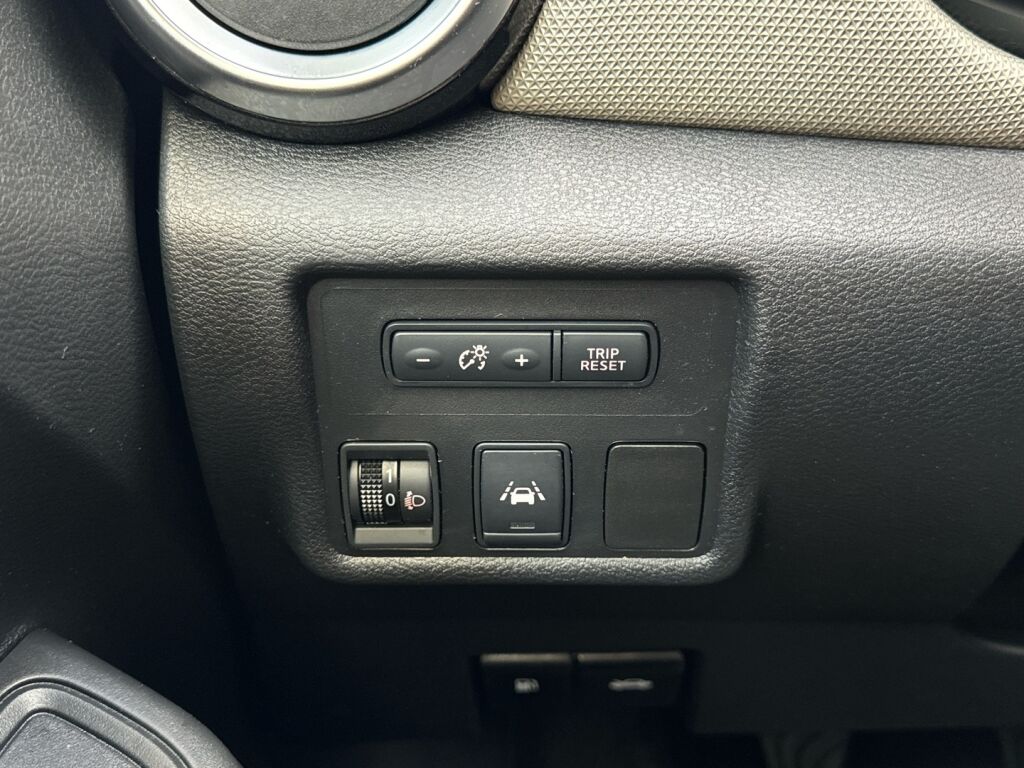 Nissan Micra 2018 Musta