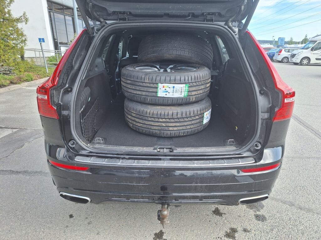 Volvo XC60 2018 Musta