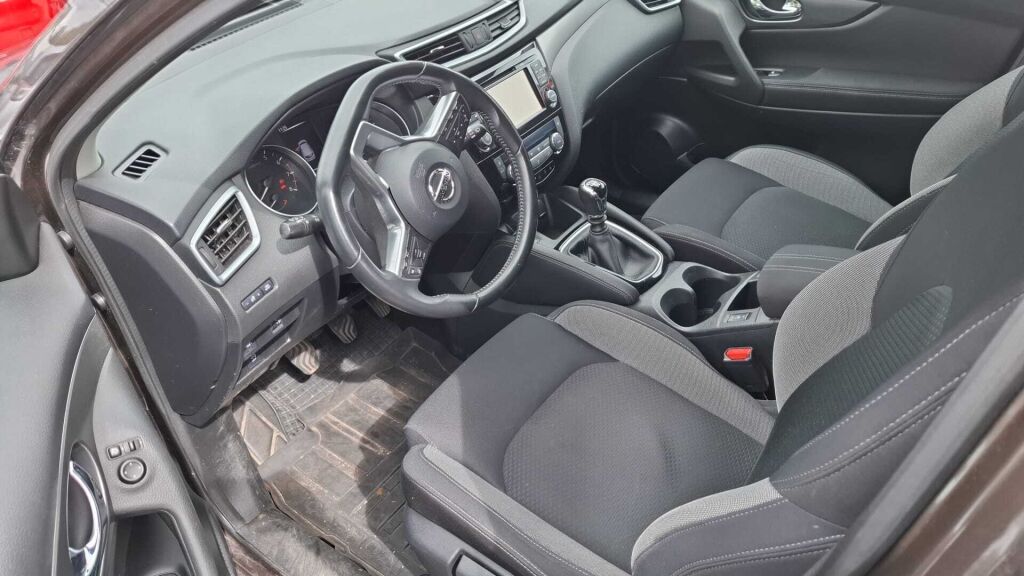 Nissan Qashqai 2018 Ruskea (beige)