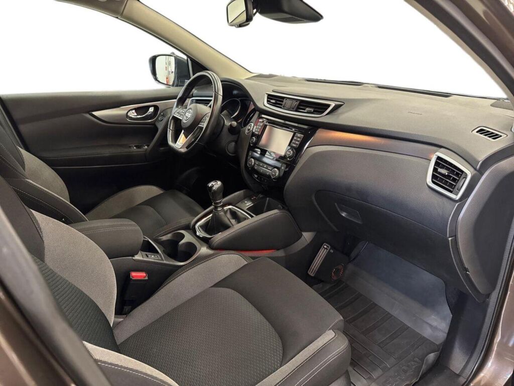 Nissan Qashqai 2018 Ruskea (beige)