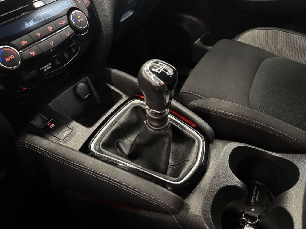 Nissan Qashqai 2018 Ruskea (beige)