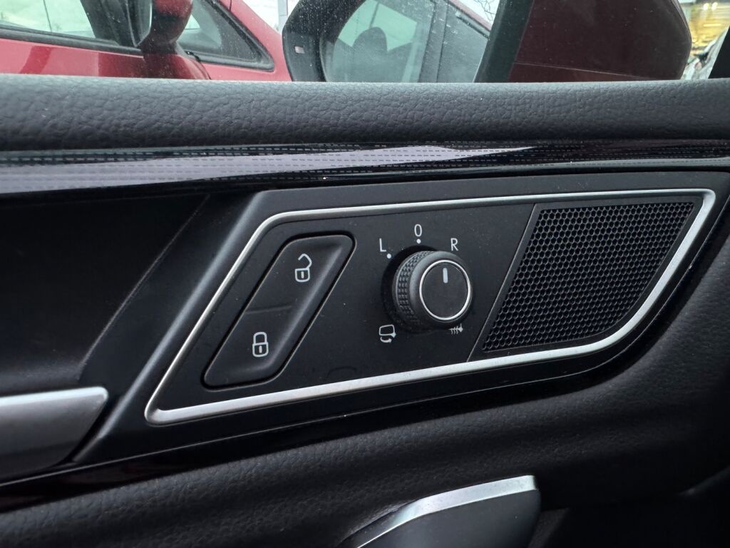 Volkswagen Golf Sportsvan 2018 Sininen