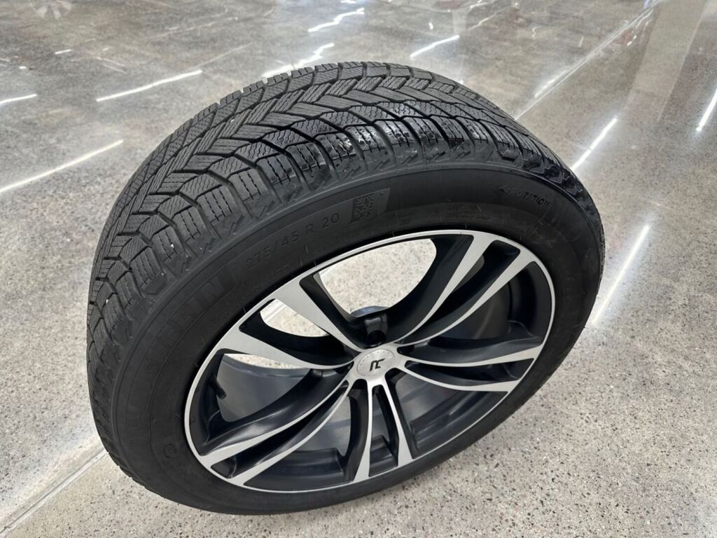 Volvo XC90 2018 Musta