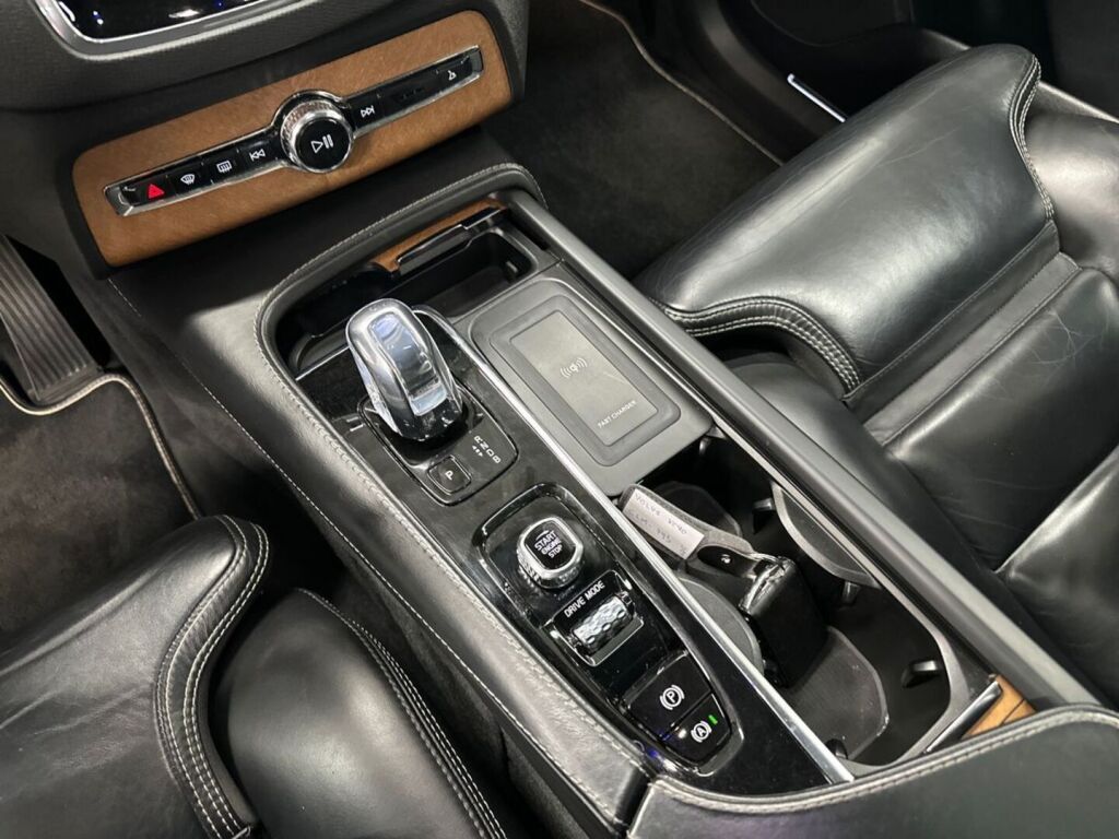 Volvo XC90 2018 Musta