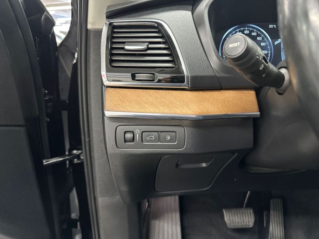 Volvo XC90 2018 Musta