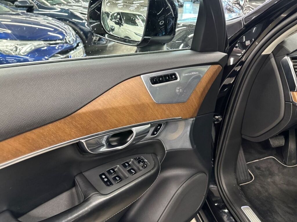 Volvo XC90 2018 Musta