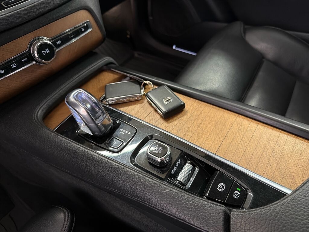 Volvo XC90 2018 Valkoinen