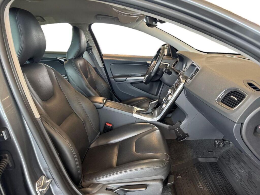 Volvo S60 2018 Metallinhohto Harmaa