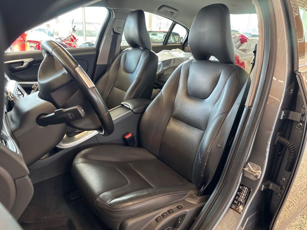 Volvo S60 2018 Metallinhohto Harmaa