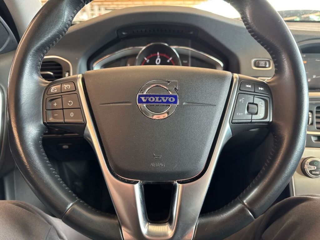 Volvo S60 2018 Metallinhohto Harmaa