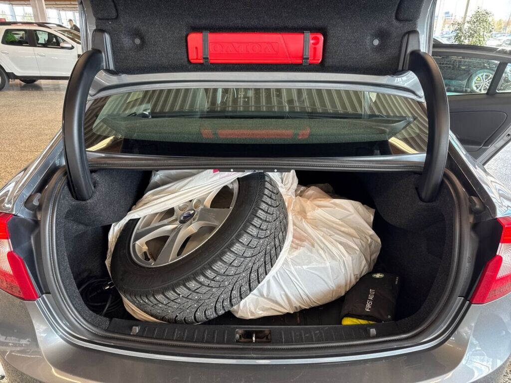 Volvo S60 2018 Metallinhohto Harmaa
