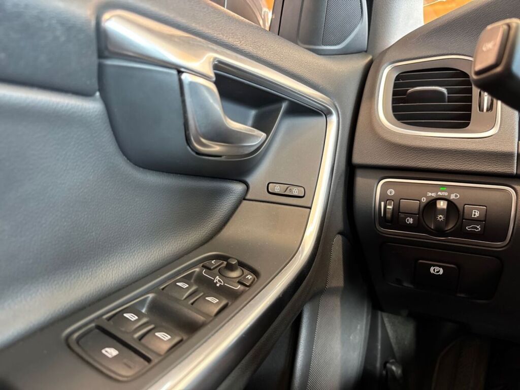Volvo S60 2018 Metallinhohto Harmaa