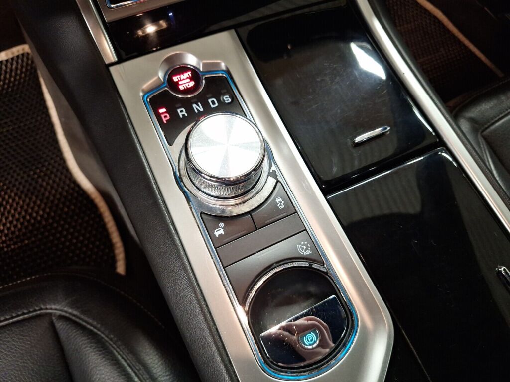 Jaguar XF 2015 Musta