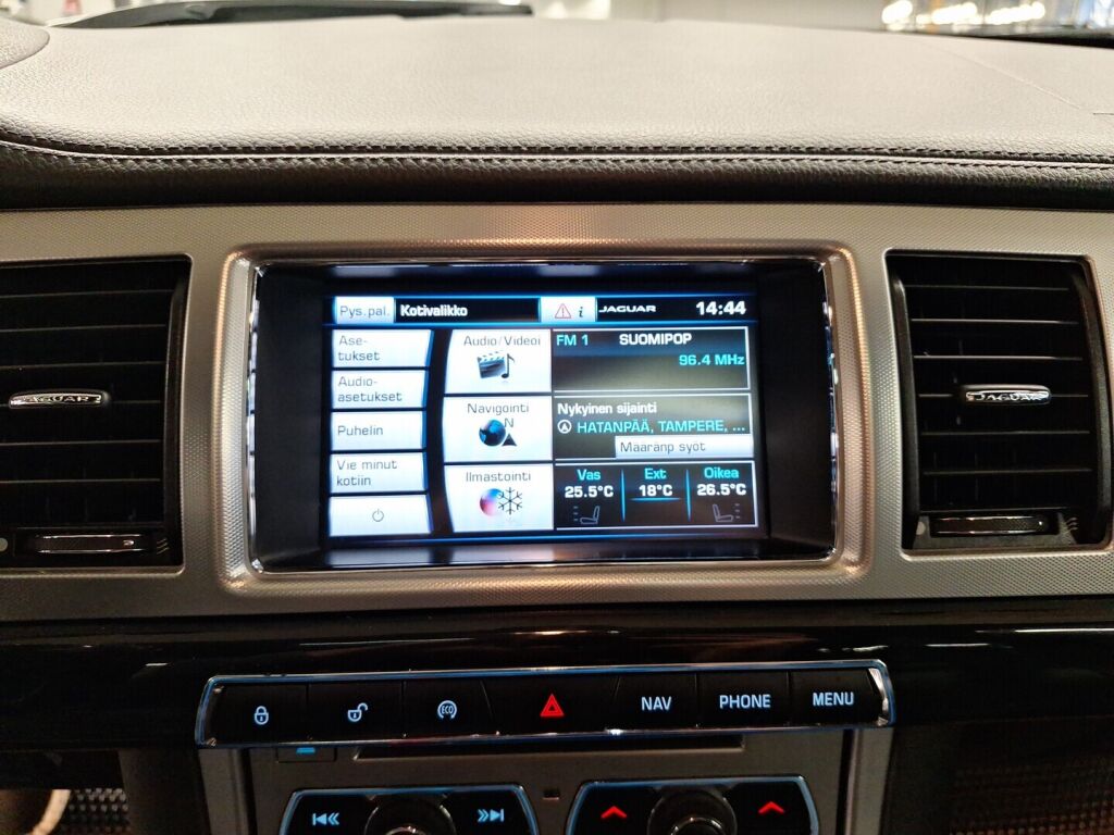 Jaguar XF 2015 Musta