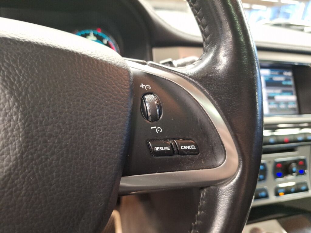 Jaguar XF 2015 Musta