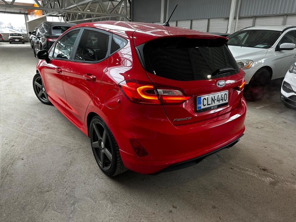 Ford Fiesta 2018 Punainen