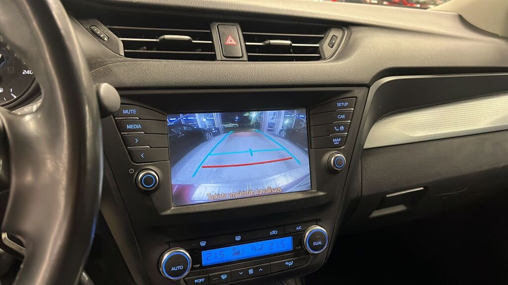 Toyota Avensis 2018 Punainen