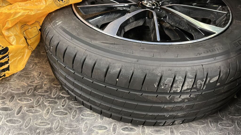 Toyota Avensis 2018 Punainen