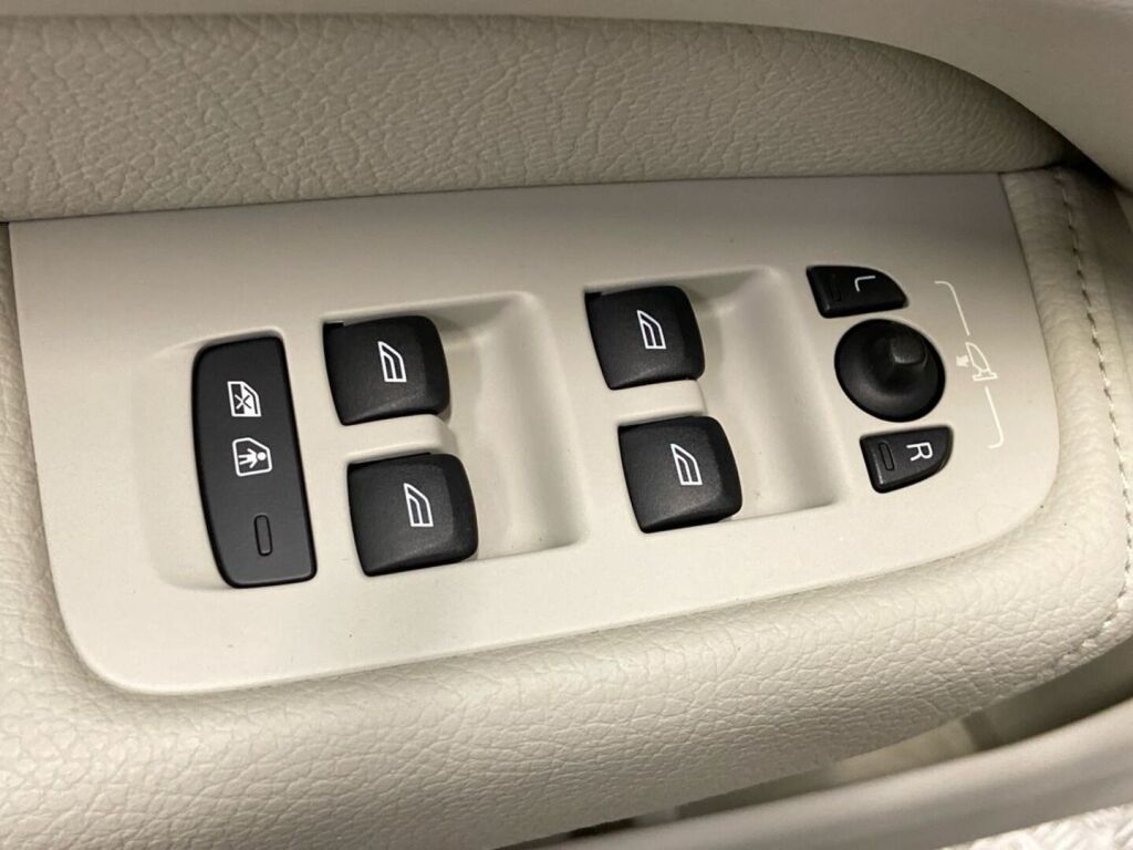 Volvo XC60 2018 Harmaa