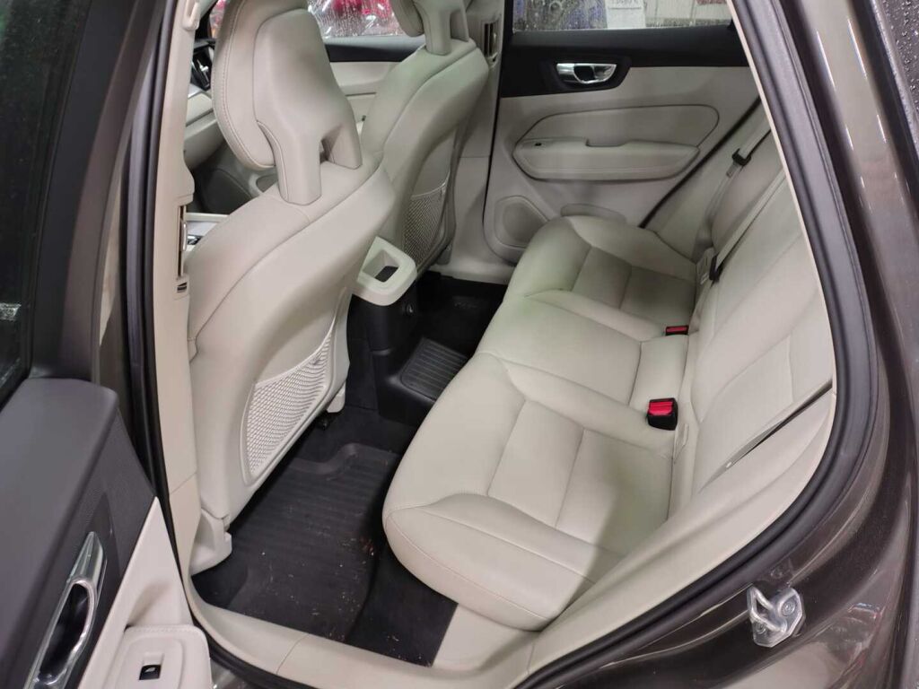 Volvo XC60 2018 Harmaa