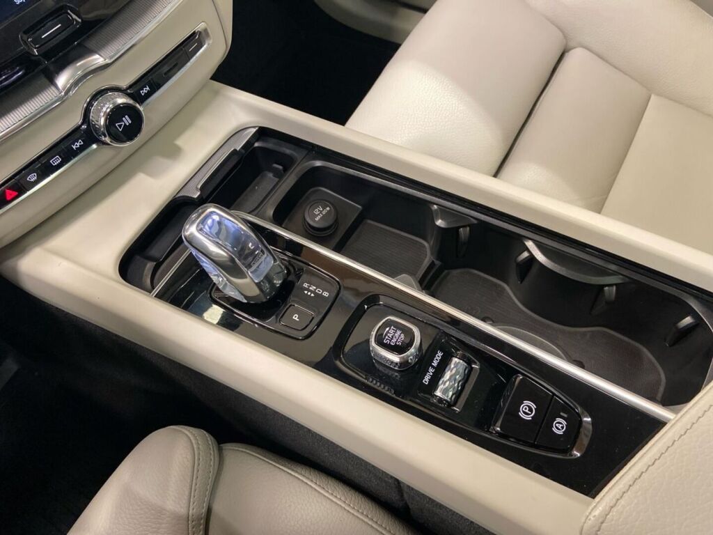 Volvo XC60 2018 Harmaa