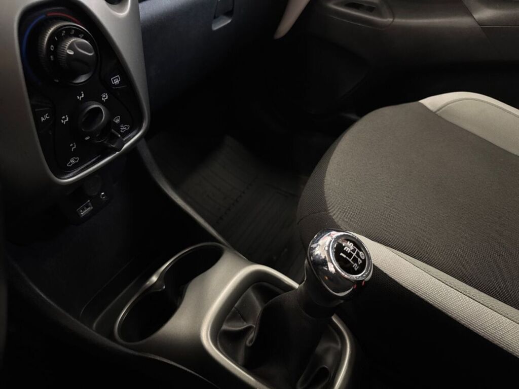 Toyota AYGO 2018 Valkoinen