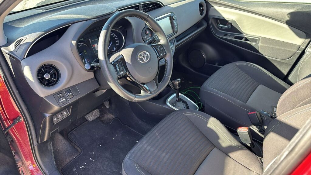 Toyota Yaris 2018 Punainen