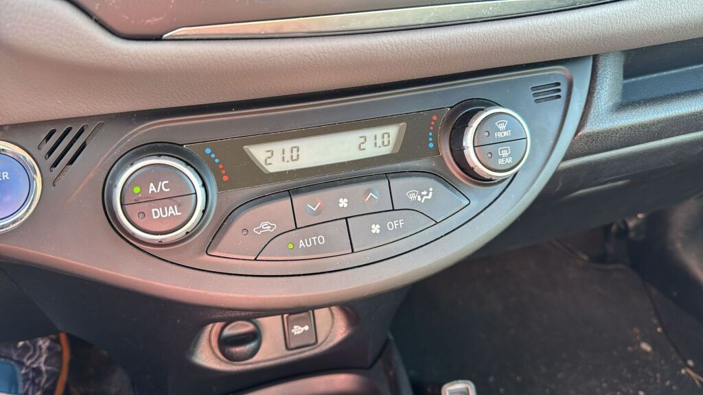 Toyota Yaris 2018 Punainen