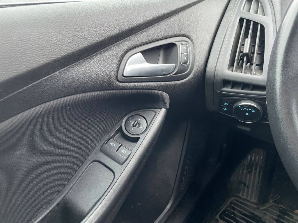 Ford Focus 2018 Harmaa