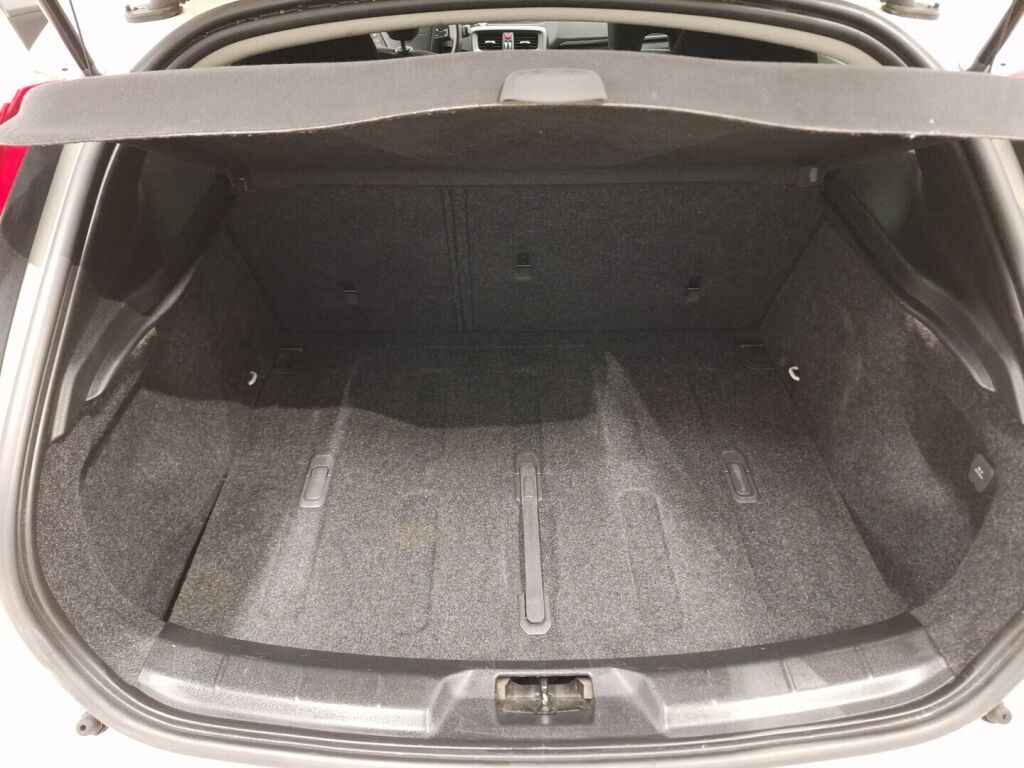 Volvo V40 2012 Valkoinen