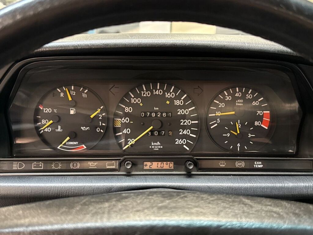 Mercedes-Benz 190 1986 Harmaa