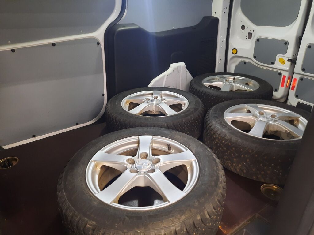 Ford Transit Connect 2015 Valkoinen