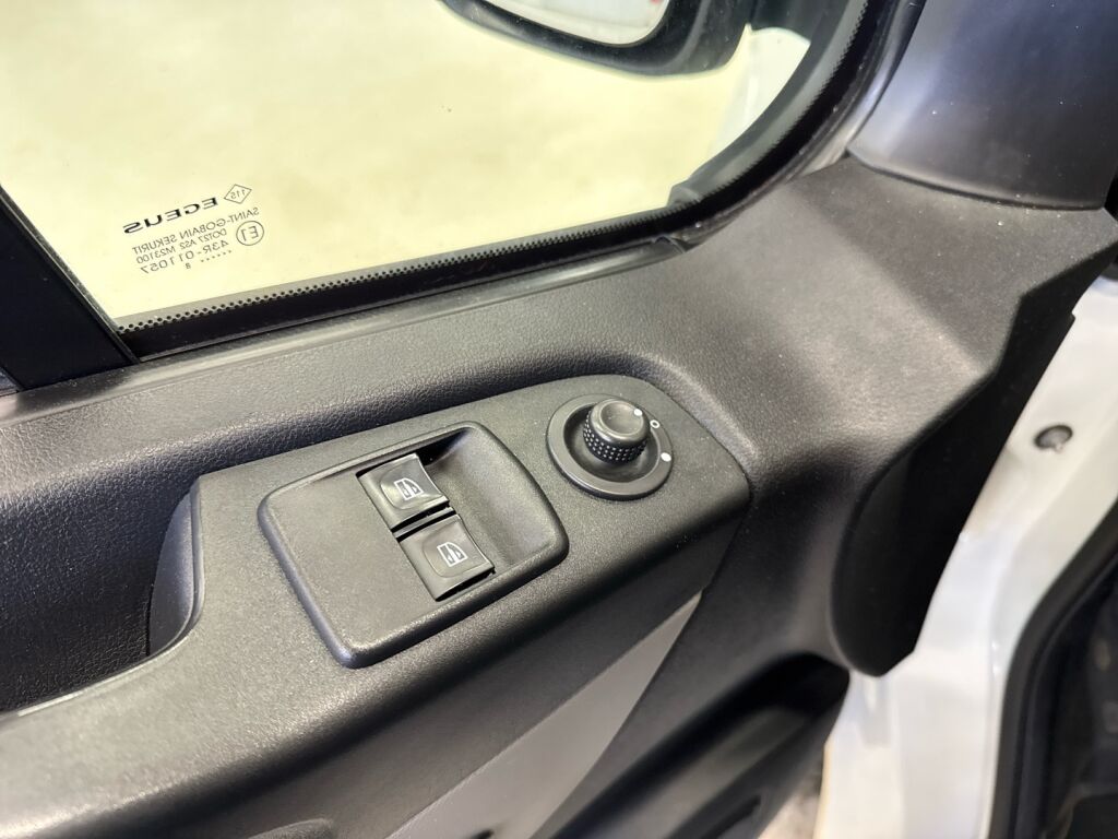 Renault Trafic 2018 Valkoinen