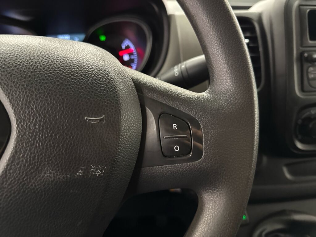 Renault Trafic 2018 Valkoinen