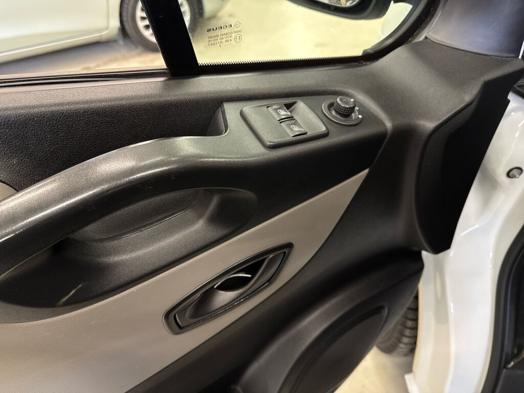 Renault Trafic 2018 Valkoinen