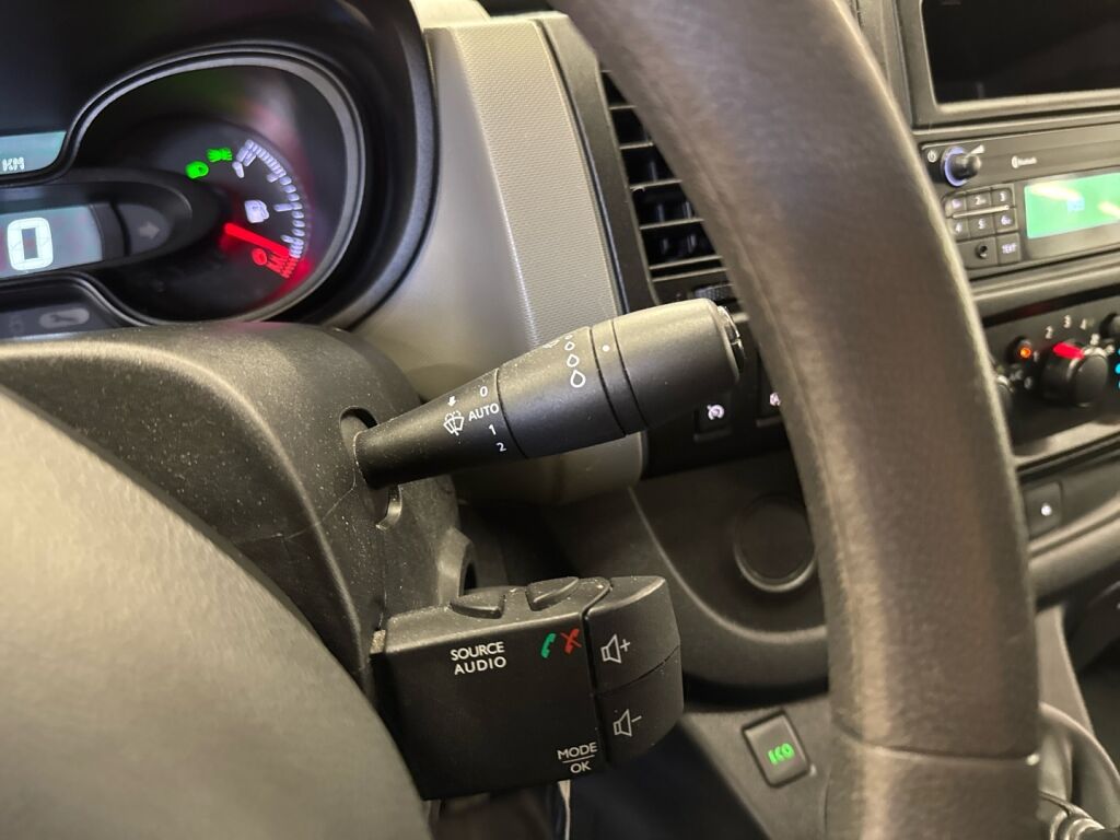 Renault Trafic 2018 Valkoinen