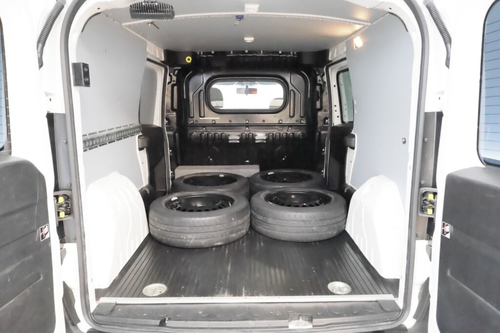 Opel Combo 2018 Valkoinen