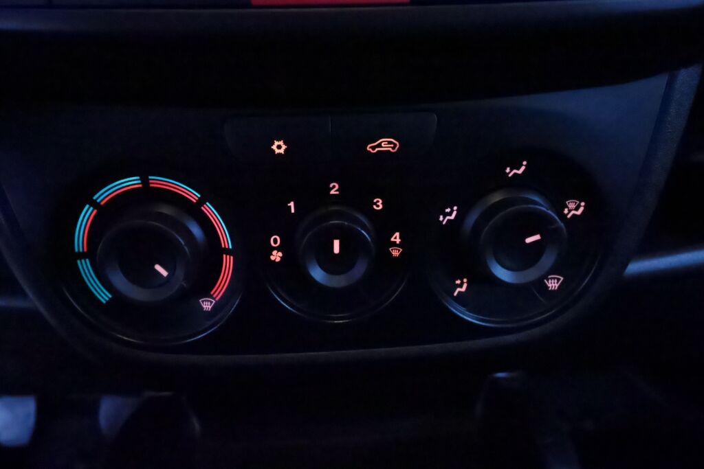 Opel Combo 2018 Valkoinen