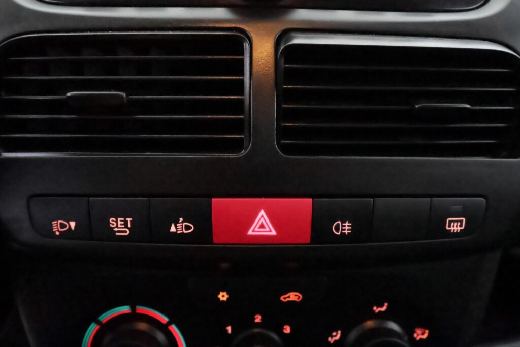 Opel Combo 2018 Valkoinen