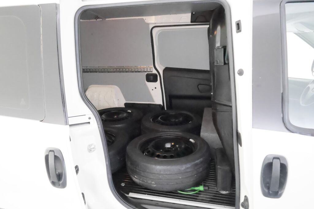 Opel Combo 2018 Valkoinen