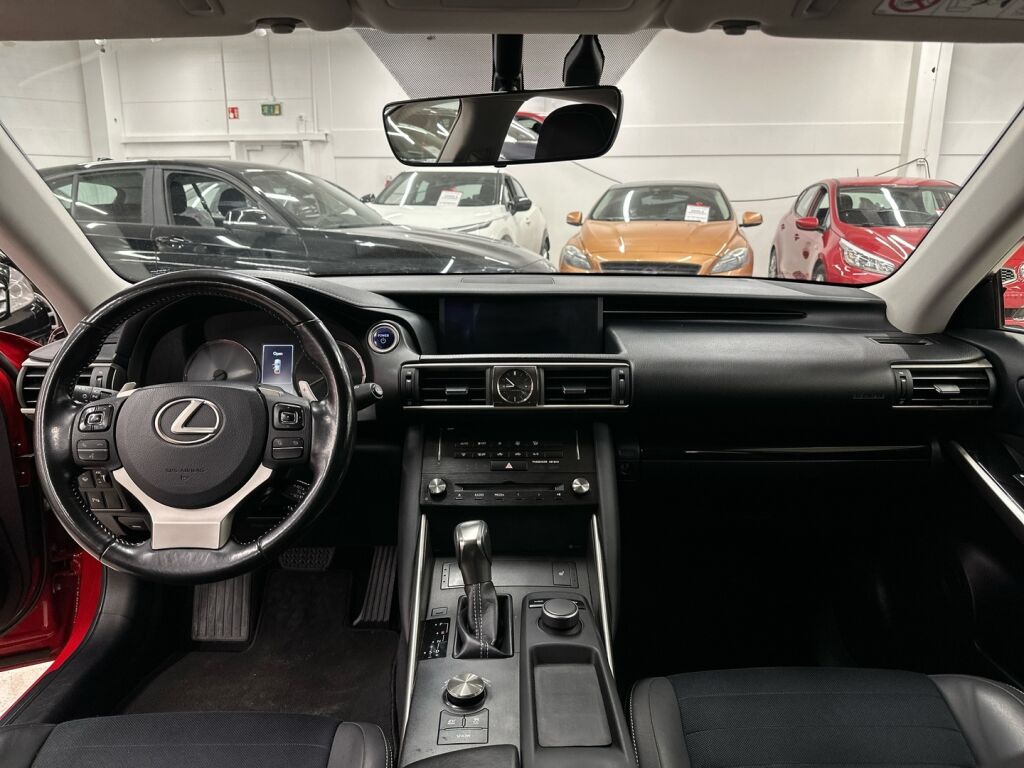 Lexus IS 2018 Punainen