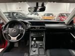 Lexus IS 2018 Punainen